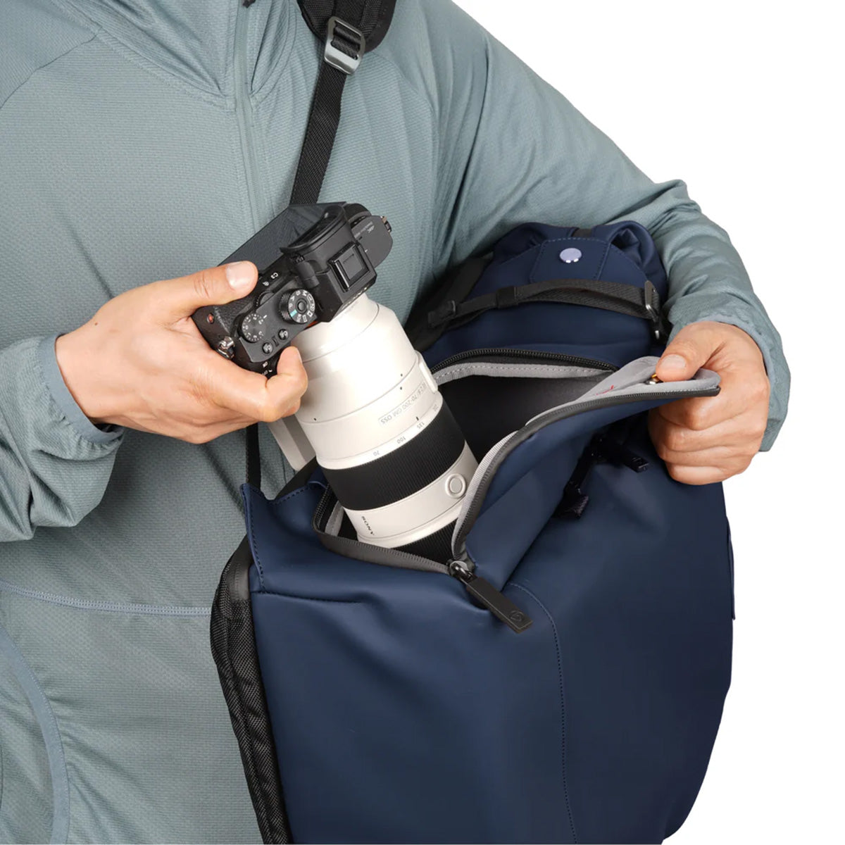 Vanguard VEO Metro B30L Lightweight 30L Camera Backpack with Laptop Sleeve – Navy